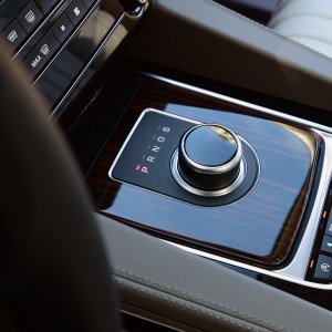 2017-Jaguar-F-Pace11.jpg