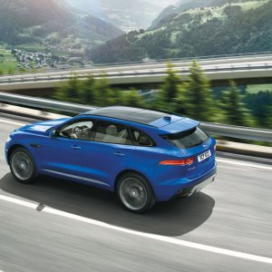 2017-Jaguar-F-Pace-rear-three-quarter-in-motion-01.jpg