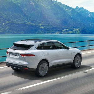 2017-Jaguar-F-Pace-rear-three-quarter-in-motion-03.jpg