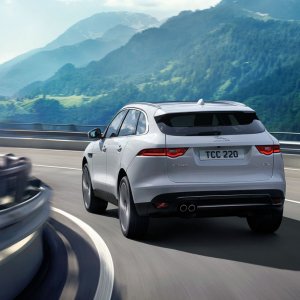 2017-Jaguar-F-Pace-rear-three-quarter-in-motion-04.jpg