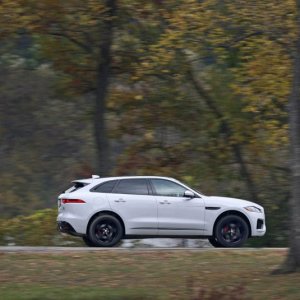 2017-Jaguar-F-Pace-S-107-876x535.jpg