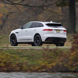 2017-Jaguar-F-Pace-S-115-876x535.jpg