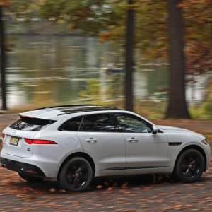 2017-Jaguar-F-Pace-S-118-876x535.jpg