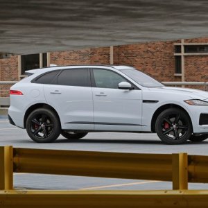 2017-Jaguar-F-Pace-S-128-876x535.jpg