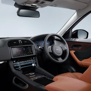 2017-Jaguar-F-Pace-cabin.jpg