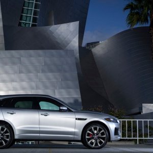 2017-Jaguar-F-Pace-side-03.jpg