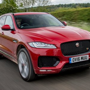 Jaguar_F-Pace_S1.jpg