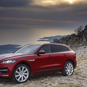 2017-Jaguar-F-Pace-First-Edition-front-three-quarter-04-1.jpg