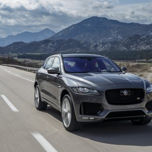 2017-Jaguar-F-Pace-First-Edition-front-three-quarter-in-motion-04.jpg