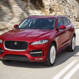 2017-Jaguar-F-Pace-First-Edition-front-three-quarter-in-motion-04-2.jpg