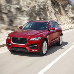 2017-Jaguar-F-Pace-First-Edition-front-three-quarter-in-motion-05-2.jpg